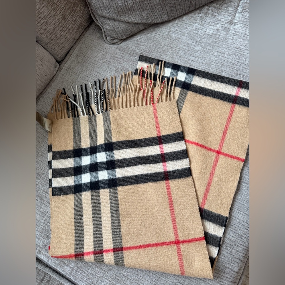 Burberry AUTHENTIC Beige and Black Checkered cashmere Scarf⭐️ - Picture 13 of 16